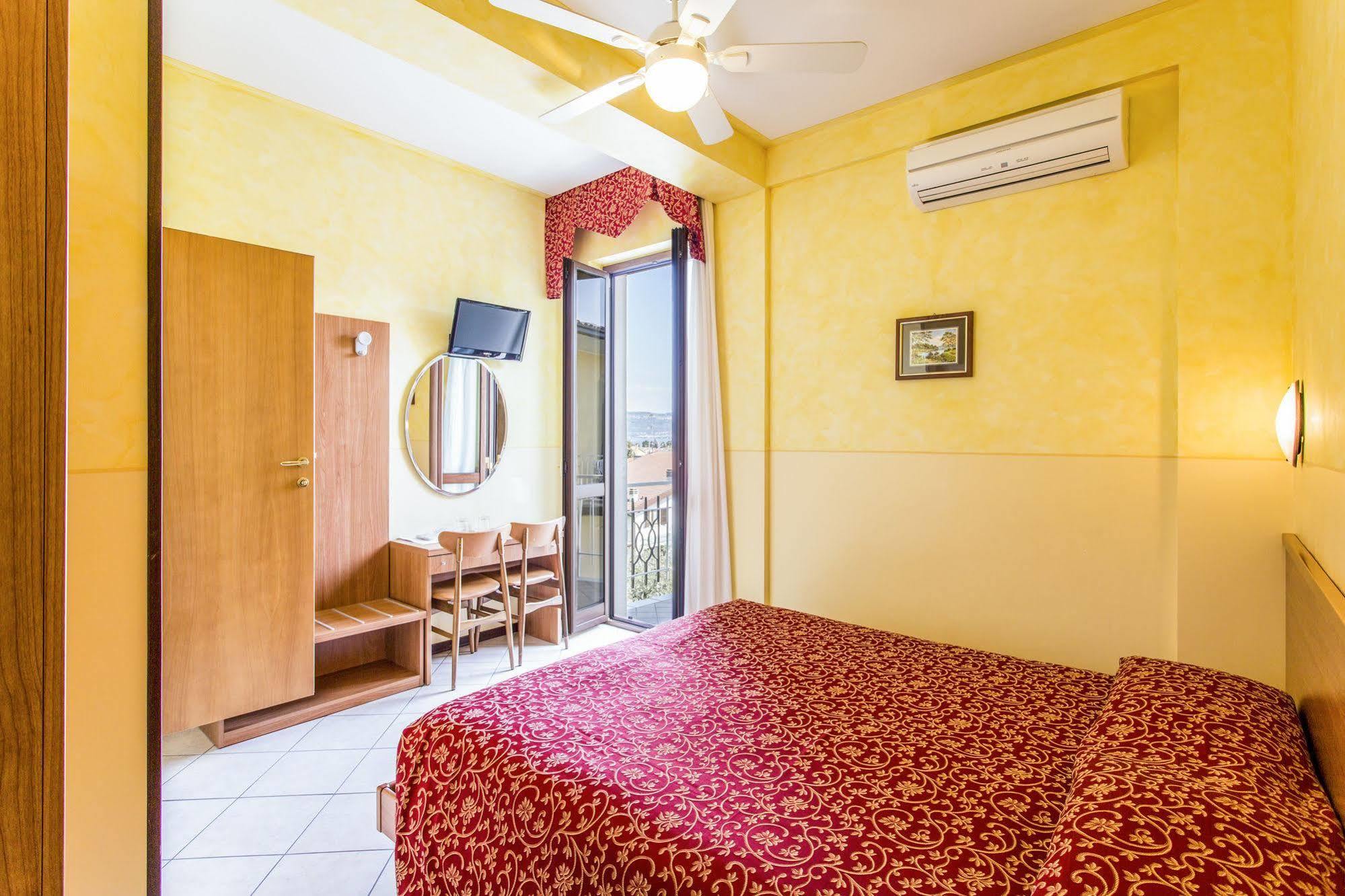 Hotel Sorriso Toscolano-Maderno Exterior foto