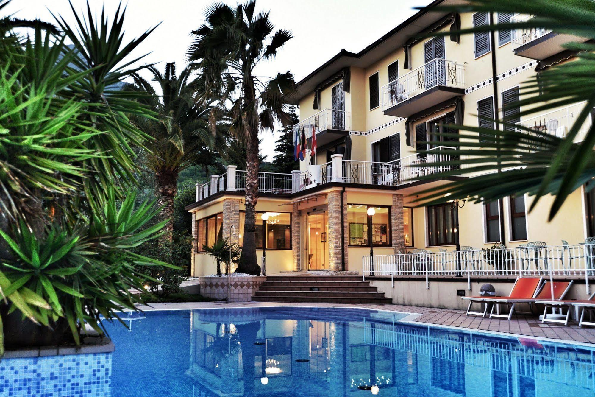 Hotel Sorriso Toscolano-Maderno Exterior foto